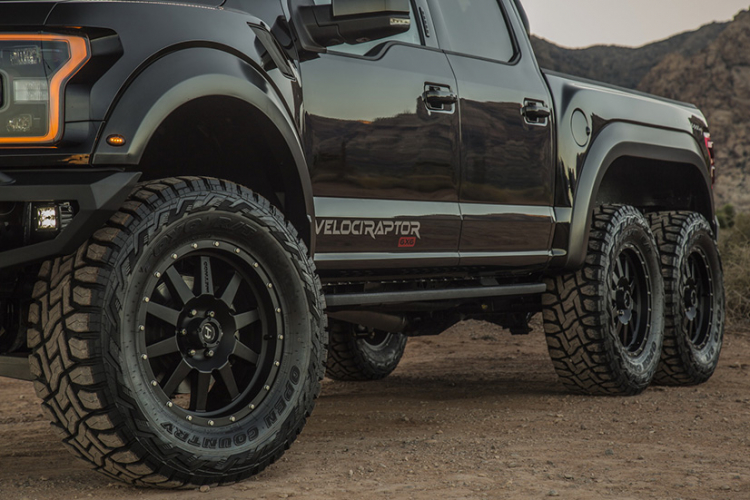 Hennessey VelociRaptor 6x6 được bán với giá từ 8 tỷ đồng