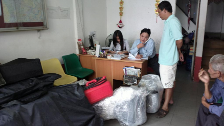 Du ngoạn trên biển bằng xuồng phao bơm hơi. Du ngoạn trên biển bằng xuồng phao bơm hơi.