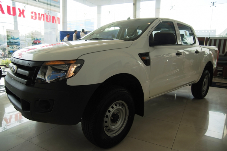 Khẩn, 9h sáng ngày mai 12/1  FFC sẽ đi nhận xe Ford Ranger