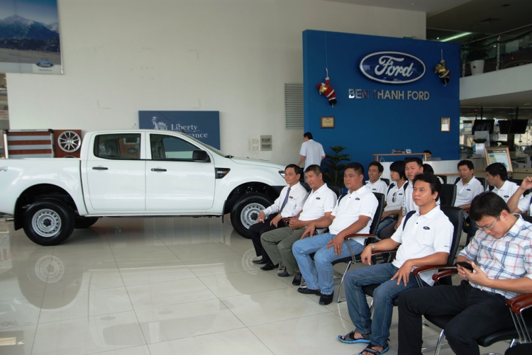 Khẩn, 9h sáng ngày mai 12/1  FFC sẽ đi nhận xe Ford Ranger