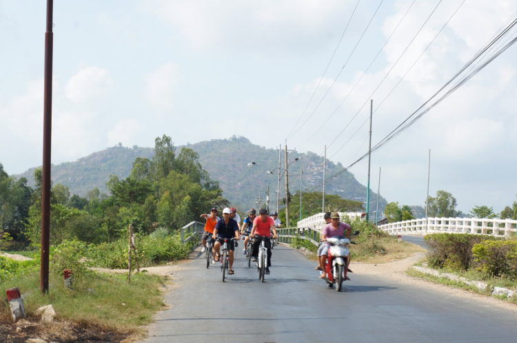 Đạp xuyên biên giới-Châu Đốc- Núi Sam- Takeo