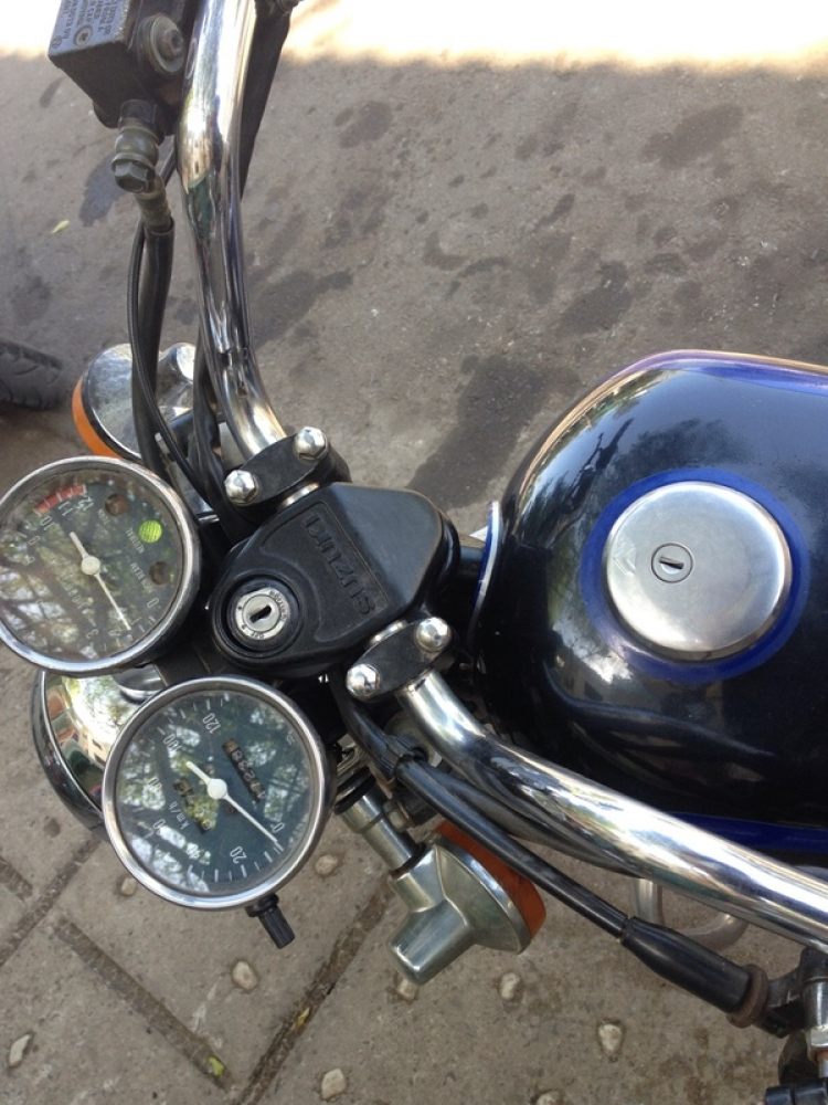 Honda CG125 hoặc CB125 lên dáng Triumph Bonneville Honda CG125 hoặc CB125 lên dáng Triumph Bonneville