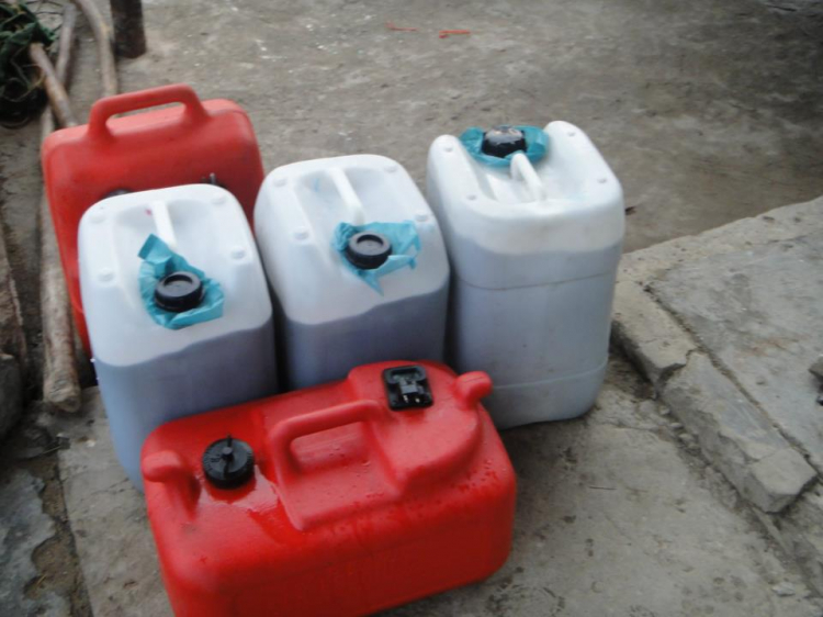 Du ngoạn trên biển bằng xuồng phao bơm hơi. Du ngoạn trên biển bằng xuồng phao bơm hơi.