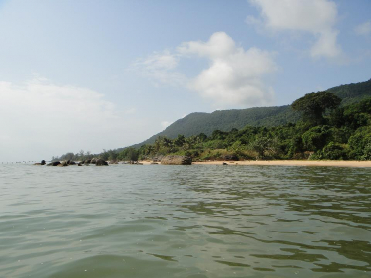 Du ngoạn trên biển bằng xuồng phao bơm hơi. Du ngoạn trên biển bằng xuồng phao bơm hơi.