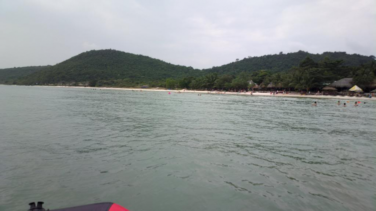 Du ngoạn trên biển bằng xuồng phao bơm hơi. Du ngoạn trên biển bằng xuồng phao bơm hơi.