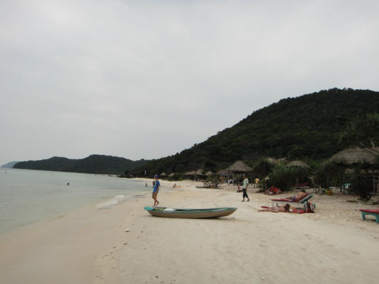 Du ngoạn trên biển bằng xuồng phao bơm hơi. Du ngoạn trên biển bằng xuồng phao bơm hơi.