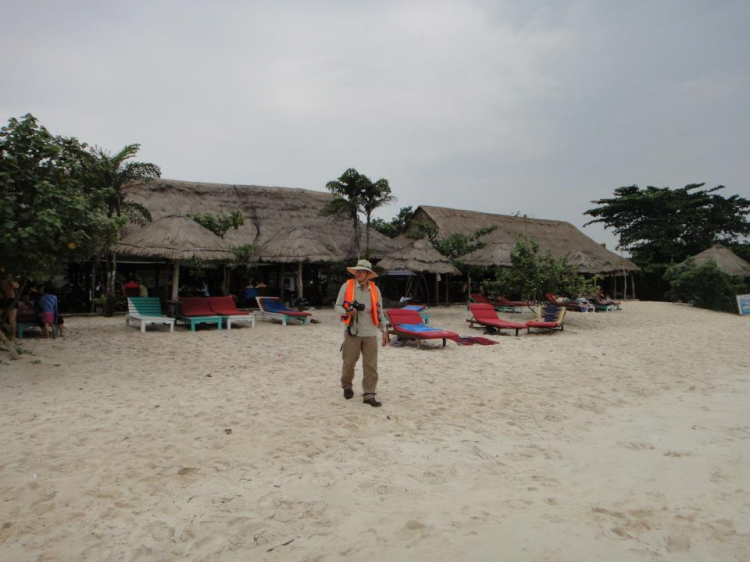 Du ngoạn trên biển bằng xuồng phao bơm hơi. Du ngoạn trên biển bằng xuồng phao bơm hơi.