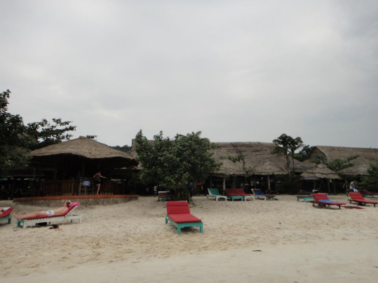 Du ngoạn trên biển bằng xuồng phao bơm hơi. Du ngoạn trên biển bằng xuồng phao bơm hơi.
