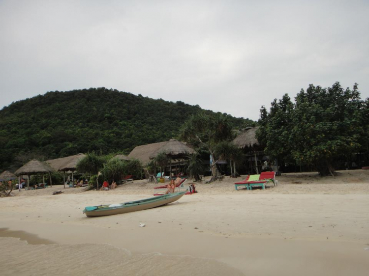 Du ngoạn trên biển bằng xuồng phao bơm hơi. Du ngoạn trên biển bằng xuồng phao bơm hơi.