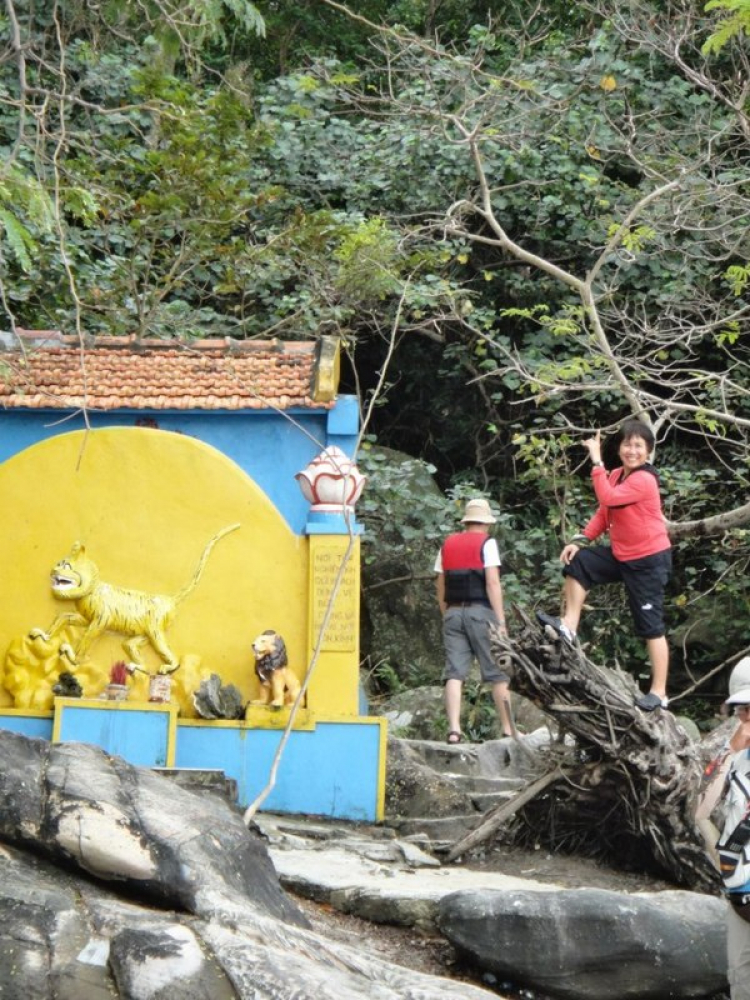Du ngoạn trên biển bằng xuồng phao bơm hơi. Du ngoạn trên biển bằng xuồng phao bơm hơi.