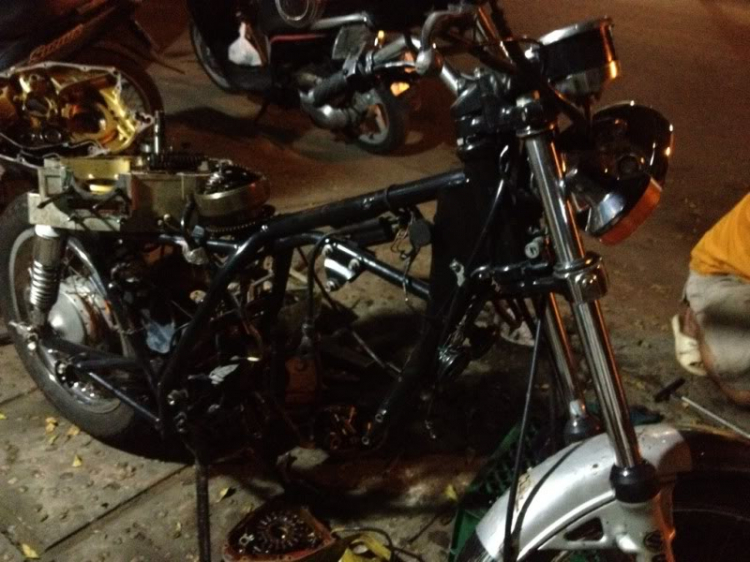 Honda CG125 hoặc CB125 lên dáng Triumph Bonneville Honda CG125 hoặc CB125 lên dáng Triumph Bonneville