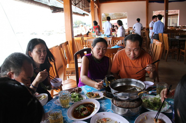 Vài hình ảnh về chuyến đi từ thiện đảo Bình Ba của FFC-29/8-31/8/14. Vài hình ảnh về chuyến đi từ thiện đảo Bình Ba của FFC-29/8-31/8/14.