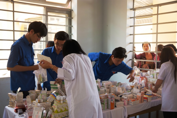 Khám từ thiện 27/1/2013 Khám từ thiện 27/1/2013
