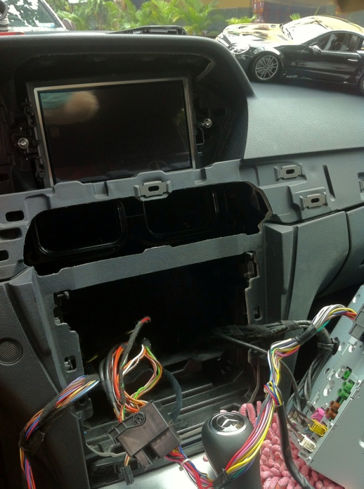 Xem hình khi xe đang chạy + lắp thêm DVD + cài Vietmap cho Mercedes E-class (trang 7)
