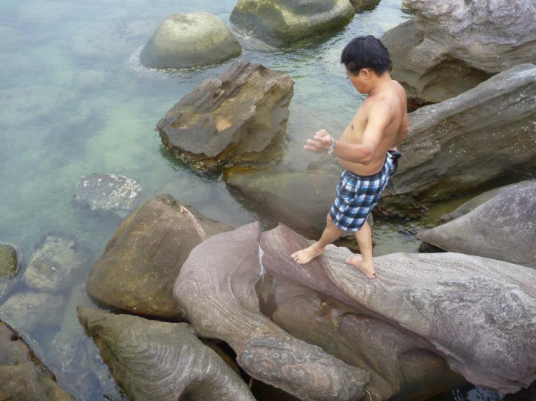 Du ngoạn trên biển bằng xuồng phao bơm hơi. Du ngoạn trên biển bằng xuồng phao bơm hơi.