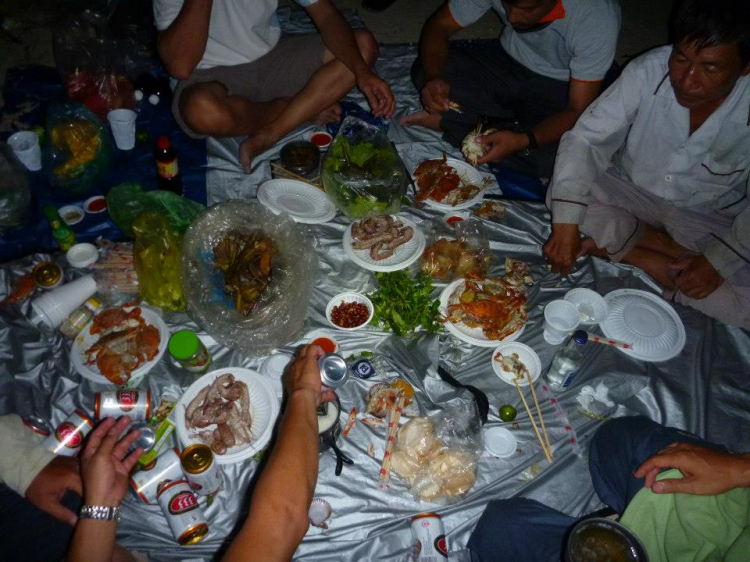 Du ngoạn trên biển bằng xuồng phao bơm hơi. Du ngoạn trên biển bằng xuồng phao bơm hơi.
