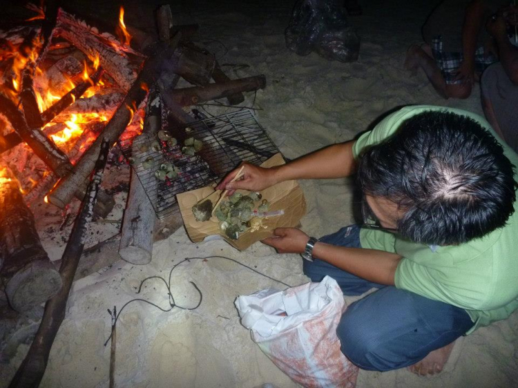 Du ngoạn trên biển bằng xuồng phao bơm hơi. Du ngoạn trên biển bằng xuồng phao bơm hơi.