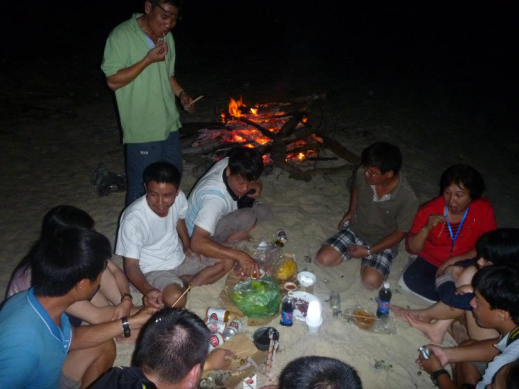 Du ngoạn trên biển bằng xuồng phao bơm hơi. Du ngoạn trên biển bằng xuồng phao bơm hơi.