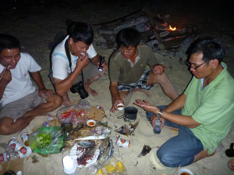 Du ngoạn trên biển bằng xuồng phao bơm hơi. Du ngoạn trên biển bằng xuồng phao bơm hơi.