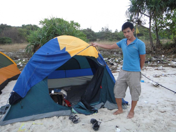 Du ngoạn trên biển bằng xuồng phao bơm hơi. Du ngoạn trên biển bằng xuồng phao bơm hơi.