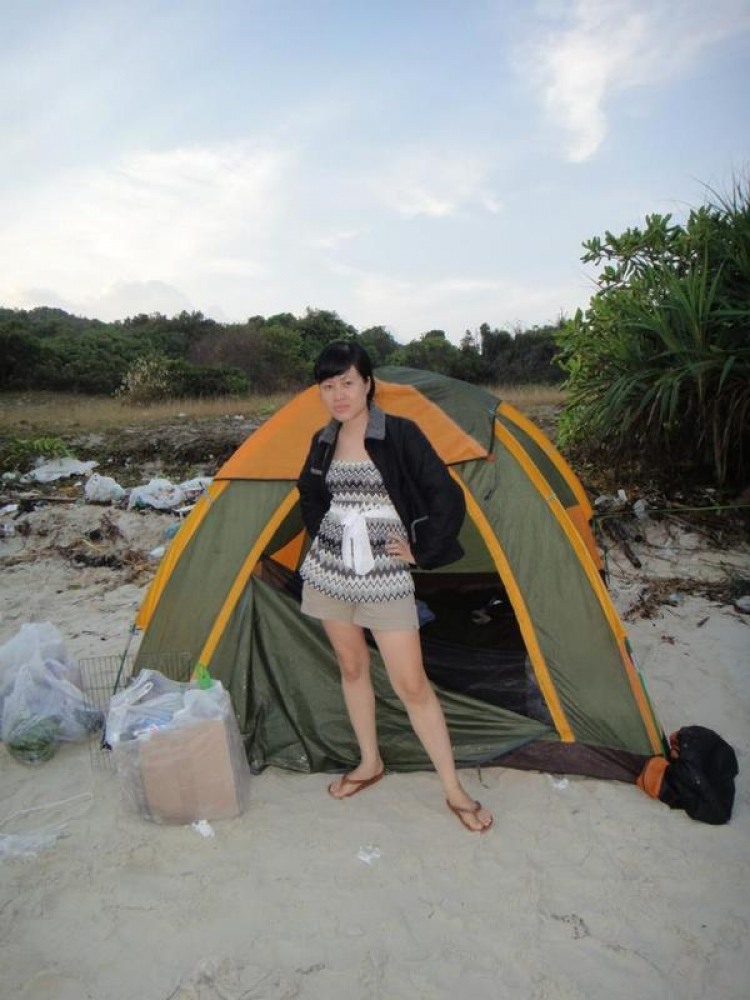 Du ngoạn trên biển bằng xuồng phao bơm hơi. Du ngoạn trên biển bằng xuồng phao bơm hơi.