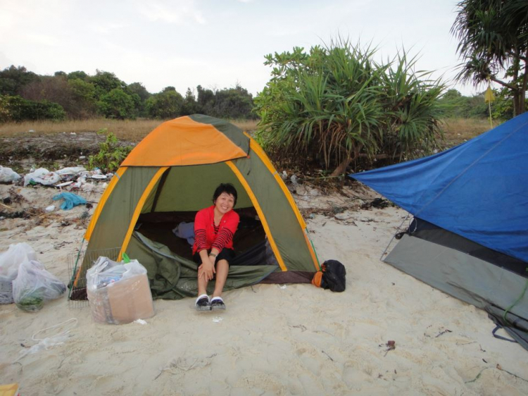 Du ngoạn trên biển bằng xuồng phao bơm hơi. Du ngoạn trên biển bằng xuồng phao bơm hơi.