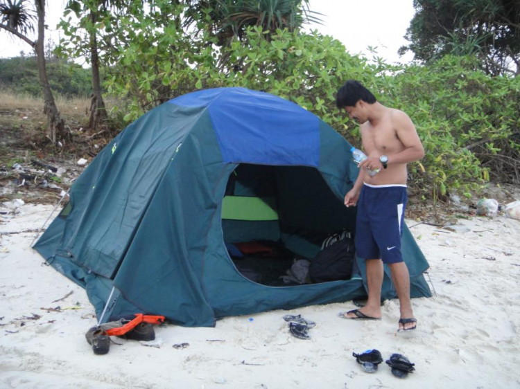 Du ngoạn trên biển bằng xuồng phao bơm hơi. Du ngoạn trên biển bằng xuồng phao bơm hơi.