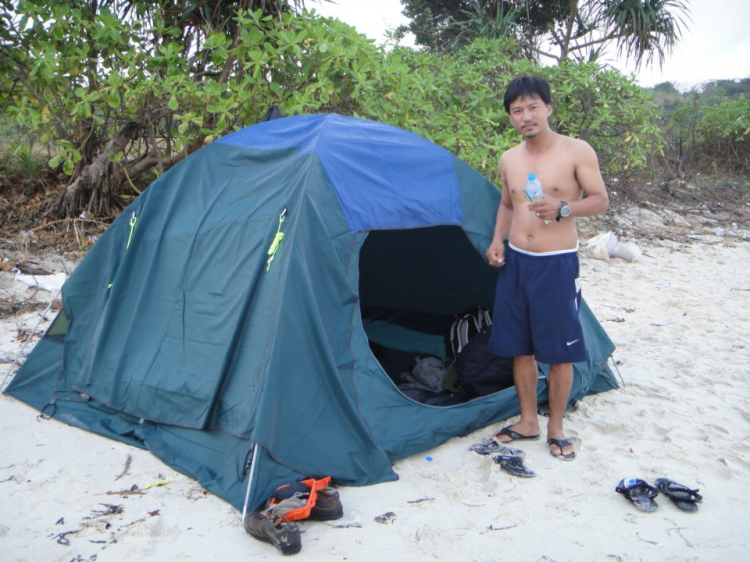 Du ngoạn trên biển bằng xuồng phao bơm hơi. Du ngoạn trên biển bằng xuồng phao bơm hơi.