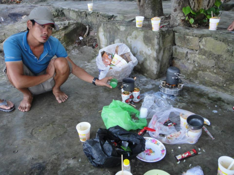 Du ngoạn trên biển bằng xuồng phao bơm hơi. Du ngoạn trên biển bằng xuồng phao bơm hơi.