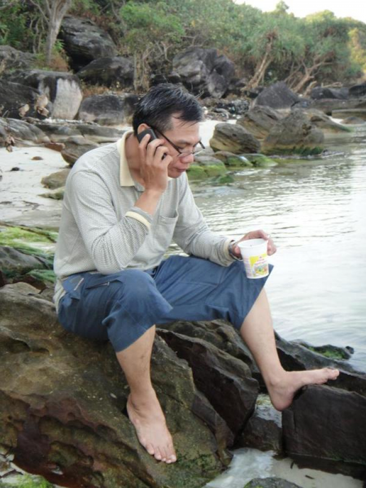 Du ngoạn trên biển bằng xuồng phao bơm hơi. Du ngoạn trên biển bằng xuồng phao bơm hơi.
