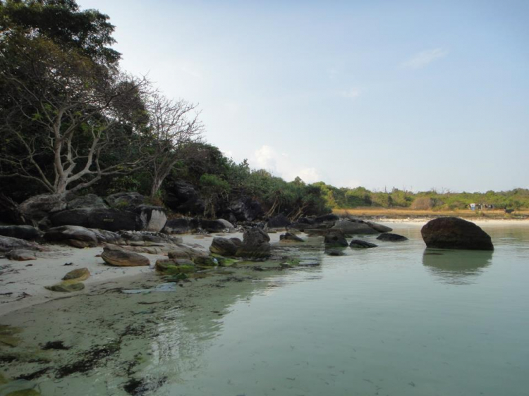 Du ngoạn trên biển bằng xuồng phao bơm hơi.