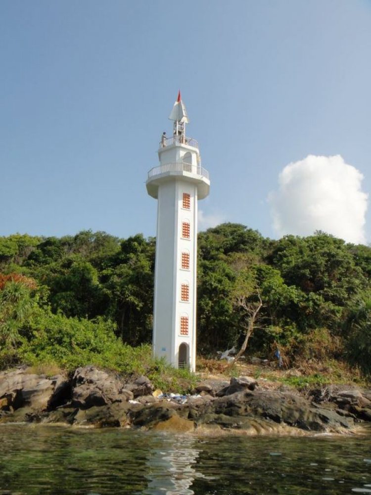 Du ngoạn trên biển bằng xuồng phao bơm hơi. Du ngoạn trên biển bằng xuồng phao bơm hơi.