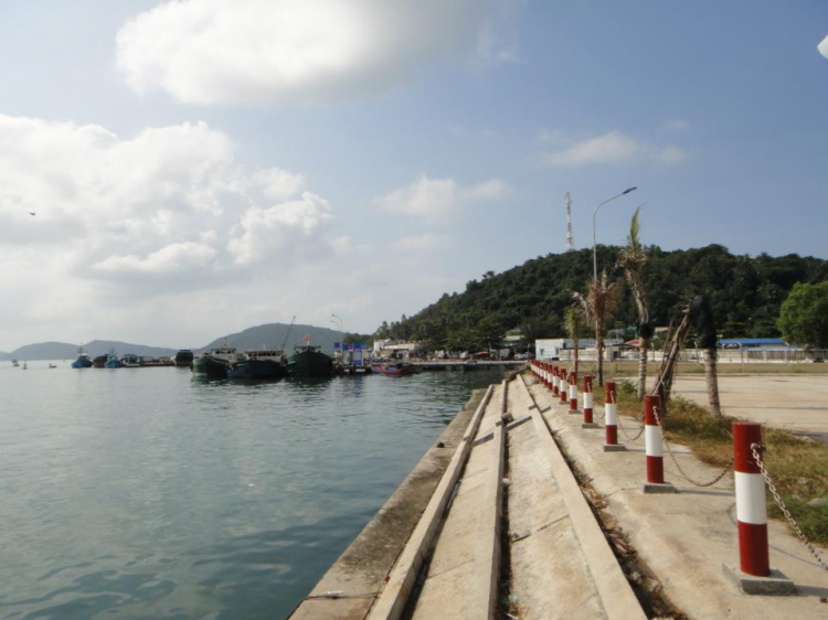 Du ngoạn trên biển bằng xuồng phao bơm hơi. Du ngoạn trên biển bằng xuồng phao bơm hơi.