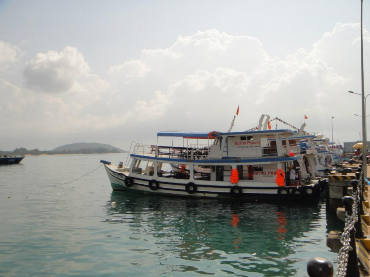 Du ngoạn trên biển bằng xuồng phao bơm hơi. Du ngoạn trên biển bằng xuồng phao bơm hơi.