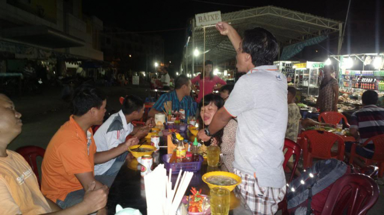 Du ngoạn trên biển bằng xuồng phao bơm hơi. Du ngoạn trên biển bằng xuồng phao bơm hơi.