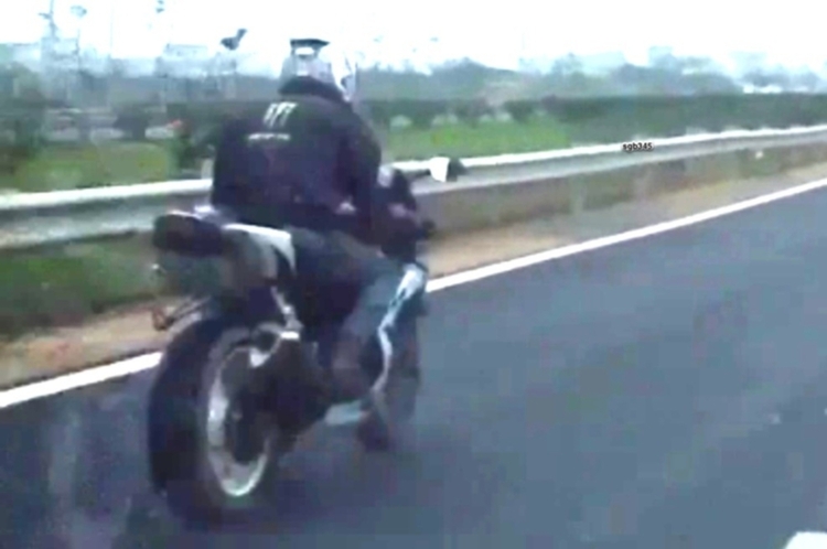 Xe PKL chạy quá hớp