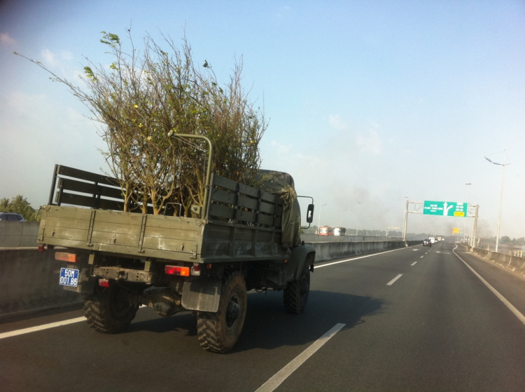 Cảnh gai mắt do xe công vụ gây ra trên cao tốc Trung Lương - Sài Gòn