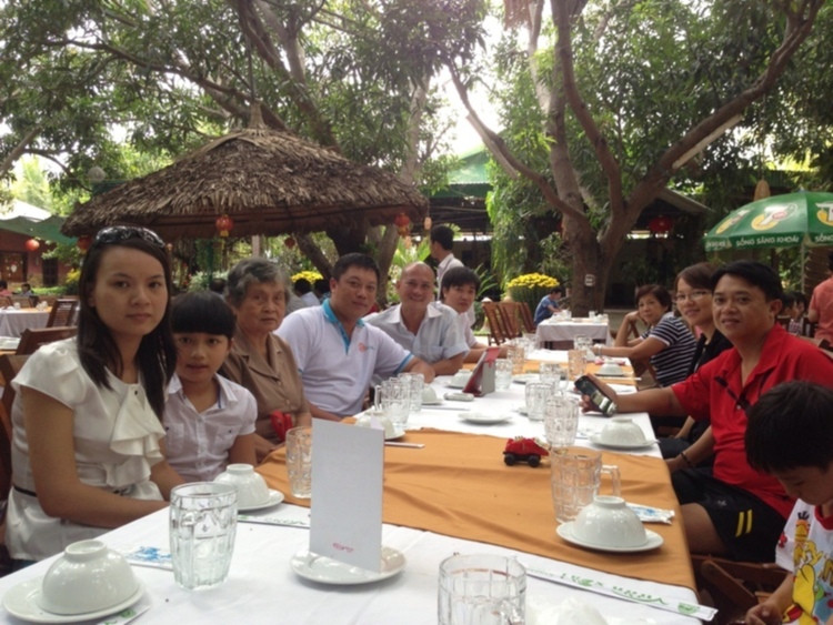 Xóm nhà lá du xuân 2013 miền Trung và Tây Nguyên. Xóm nhà lá du xuân 2013 miền Trung và Tây Nguyên.
