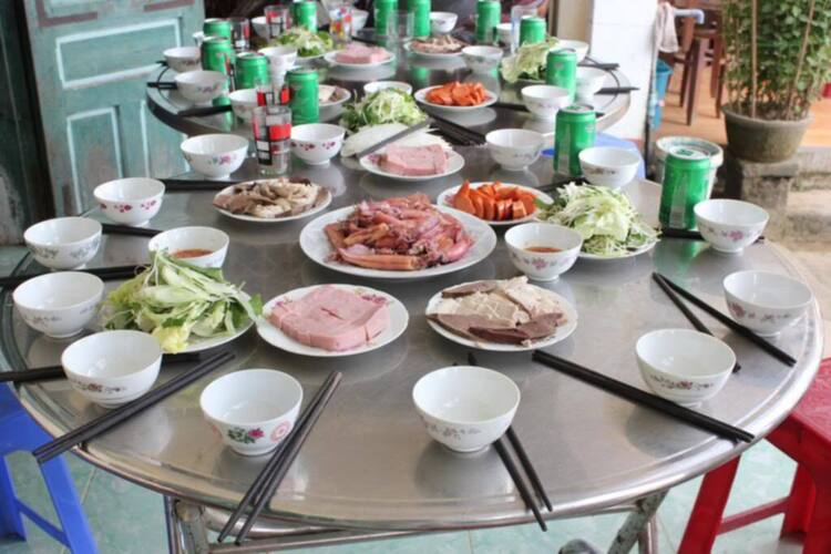 Xóm nhà lá du xuân 2013 miền Trung và Tây Nguyên. Xóm nhà lá du xuân 2013 miền Trung và Tây Nguyên.