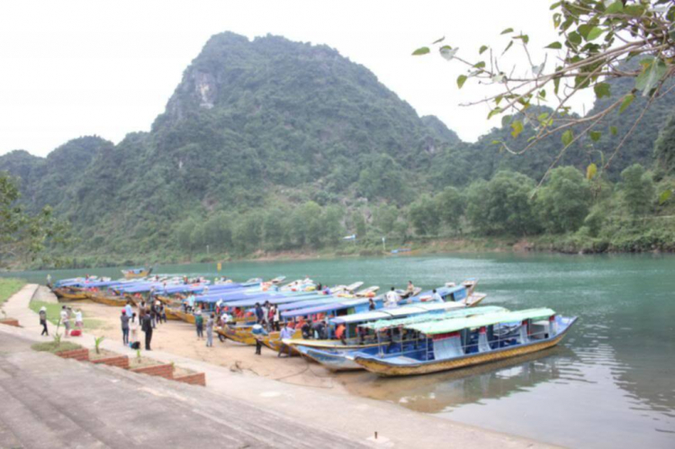 Xóm nhà lá du xuân 2013 miền Trung và Tây Nguyên.