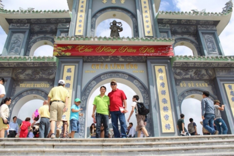 Xóm nhà lá du xuân 2013 miền Trung và Tây Nguyên.