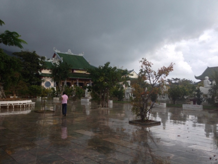 Xóm nhà lá du xuân 2013 miền Trung và Tây Nguyên.