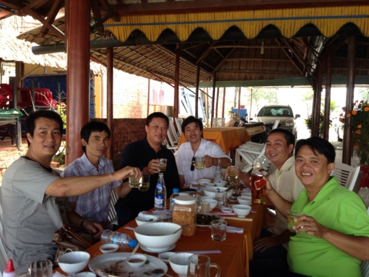 Xóm nhà lá du xuân 2013 miền Trung và Tây Nguyên.