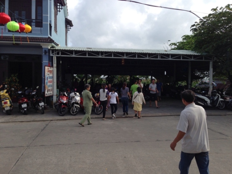 Xóm nhà lá du xuân 2013 miền Trung và Tây Nguyên.