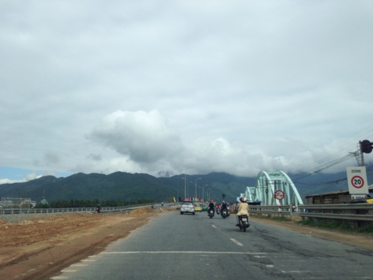 Xóm nhà lá du xuân 2013 miền Trung và Tây Nguyên.