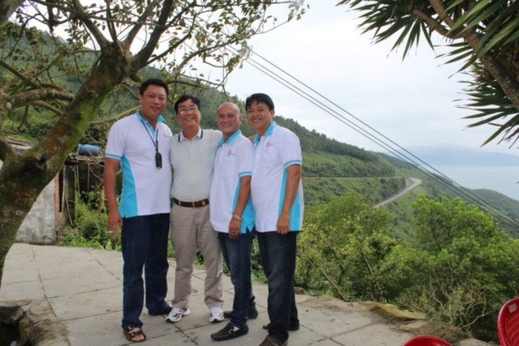 Xóm nhà lá du xuân 2013 miền Trung và Tây Nguyên.