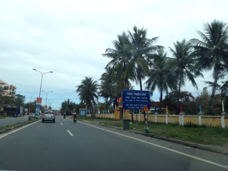 Xóm nhà lá du xuân 2013 miền Trung và Tây Nguyên.