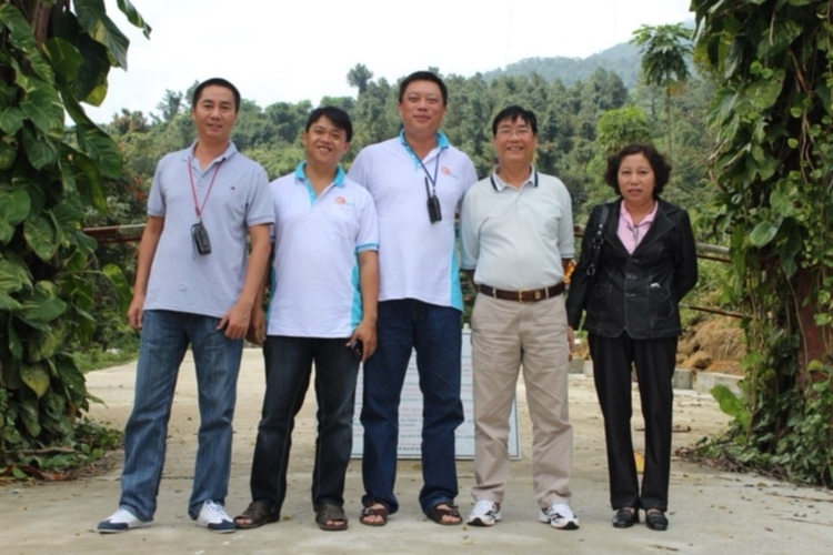 Xóm nhà lá du xuân 2013 miền Trung và Tây Nguyên.