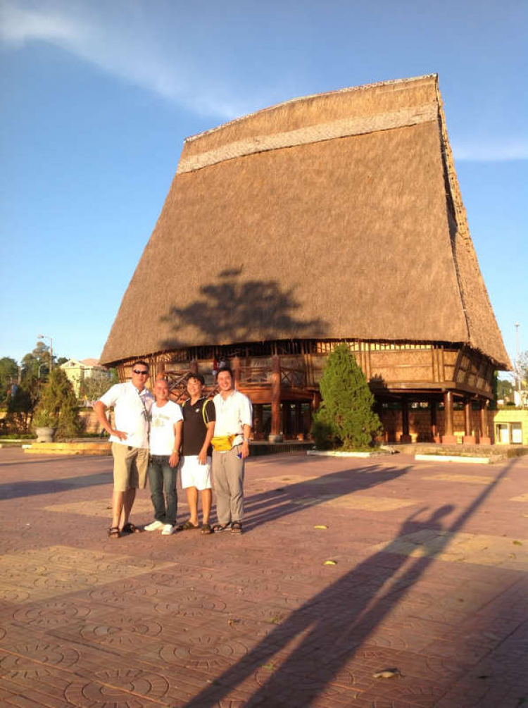 Xóm nhà lá du xuân 2013 miền Trung và Tây Nguyên.