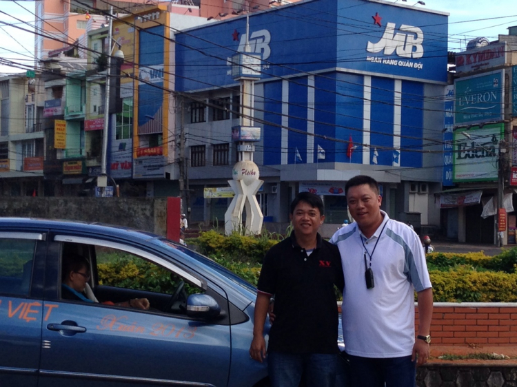 Xóm nhà lá du xuân 2013 miền Trung và Tây Nguyên.